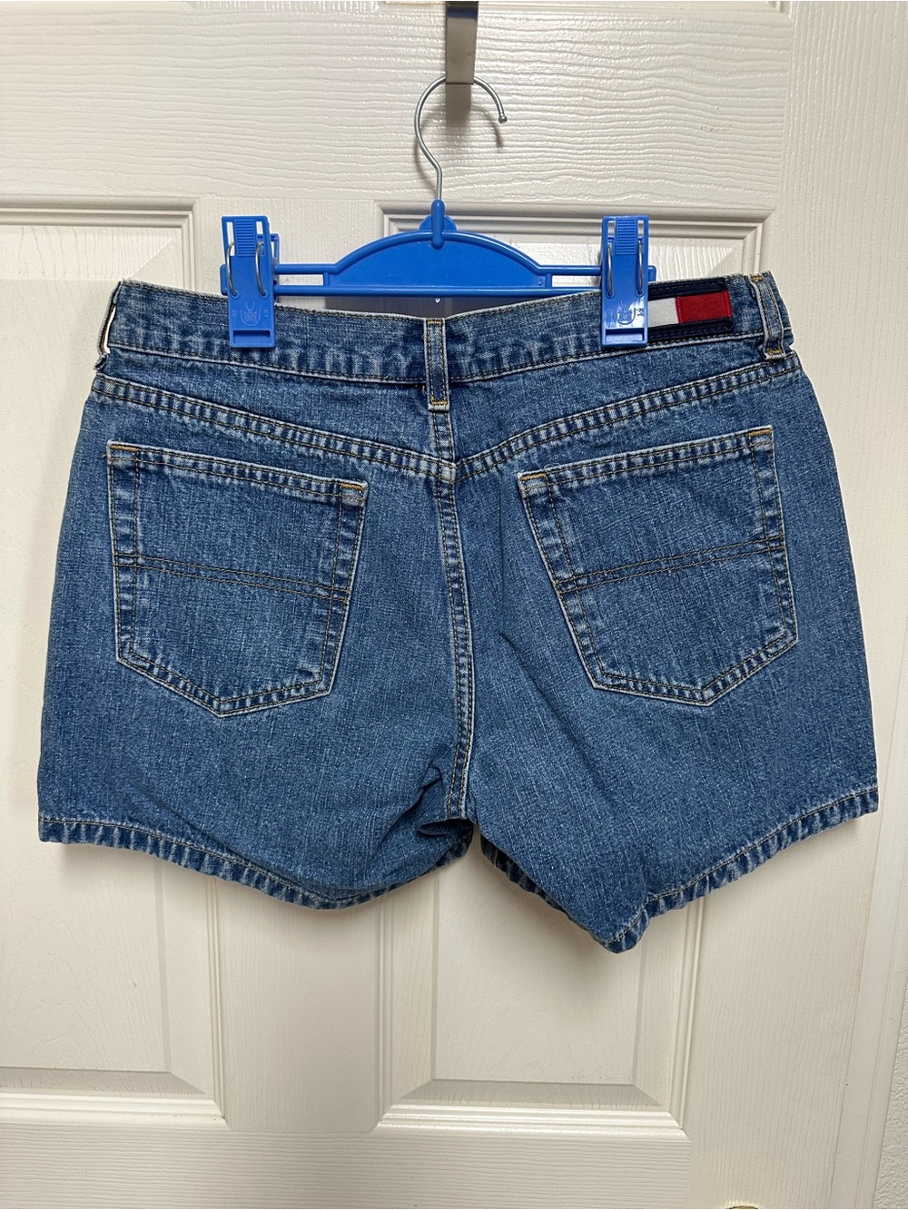 Vintage Tommy Hilfiger Dark Blue Denim Shorts with Signature Flag. 💯 % Cotton.